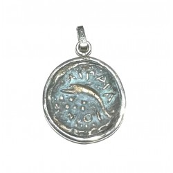 Aiparayon dolphin pendant