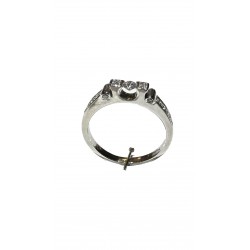 Anello solitario moderno