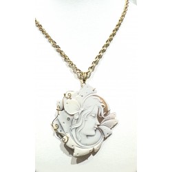 Cameo pendant