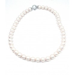 Pearls necklace