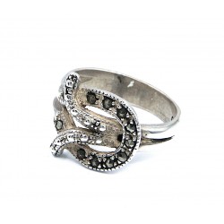 Horseshoe ring
