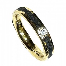 Wide aeolian diamond ring